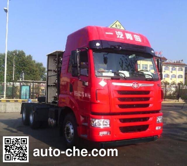 Седельный тягач для перевозки опасных грузов FAW Jiefang CA4257P2K15T1NE5A80